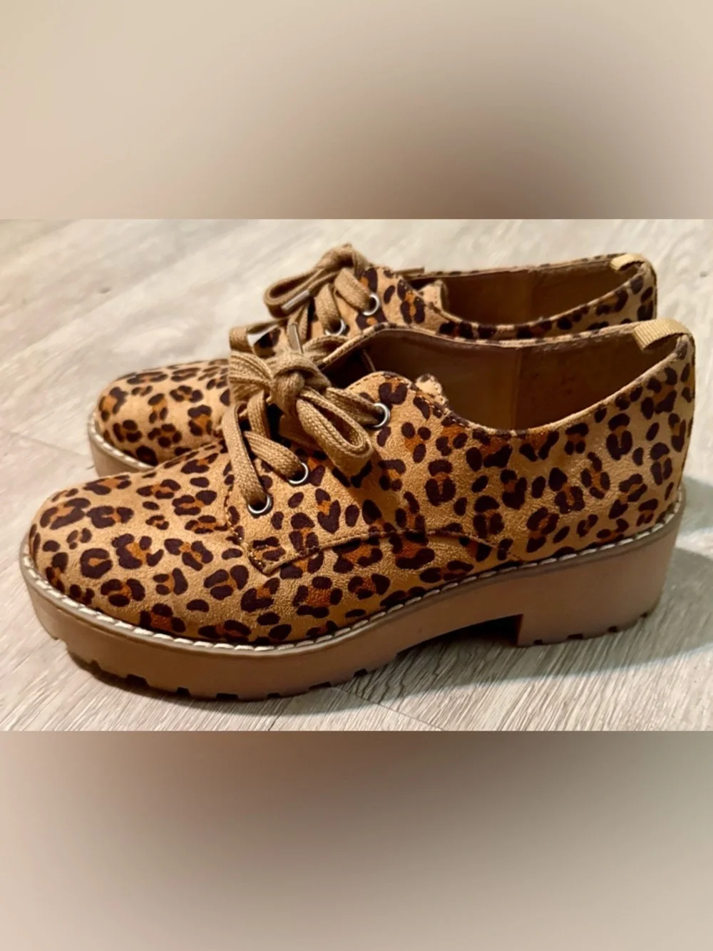 Dirty Laundry Animal Leopard Print Chunky Platform Lace up Shoes Size 7